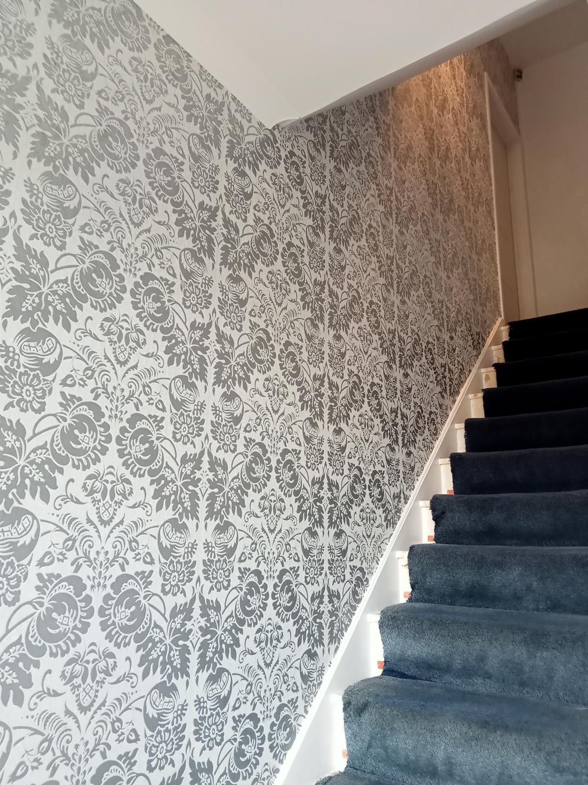 wallpaper hanging Holloway, N7